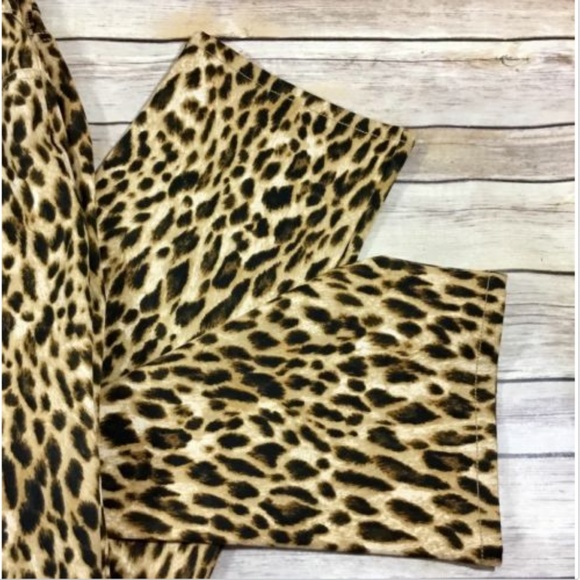 Chicos size 2.5 or 14 So Slimming Womens Straight Leg lightweight leopard jean - Picture 3 of 8